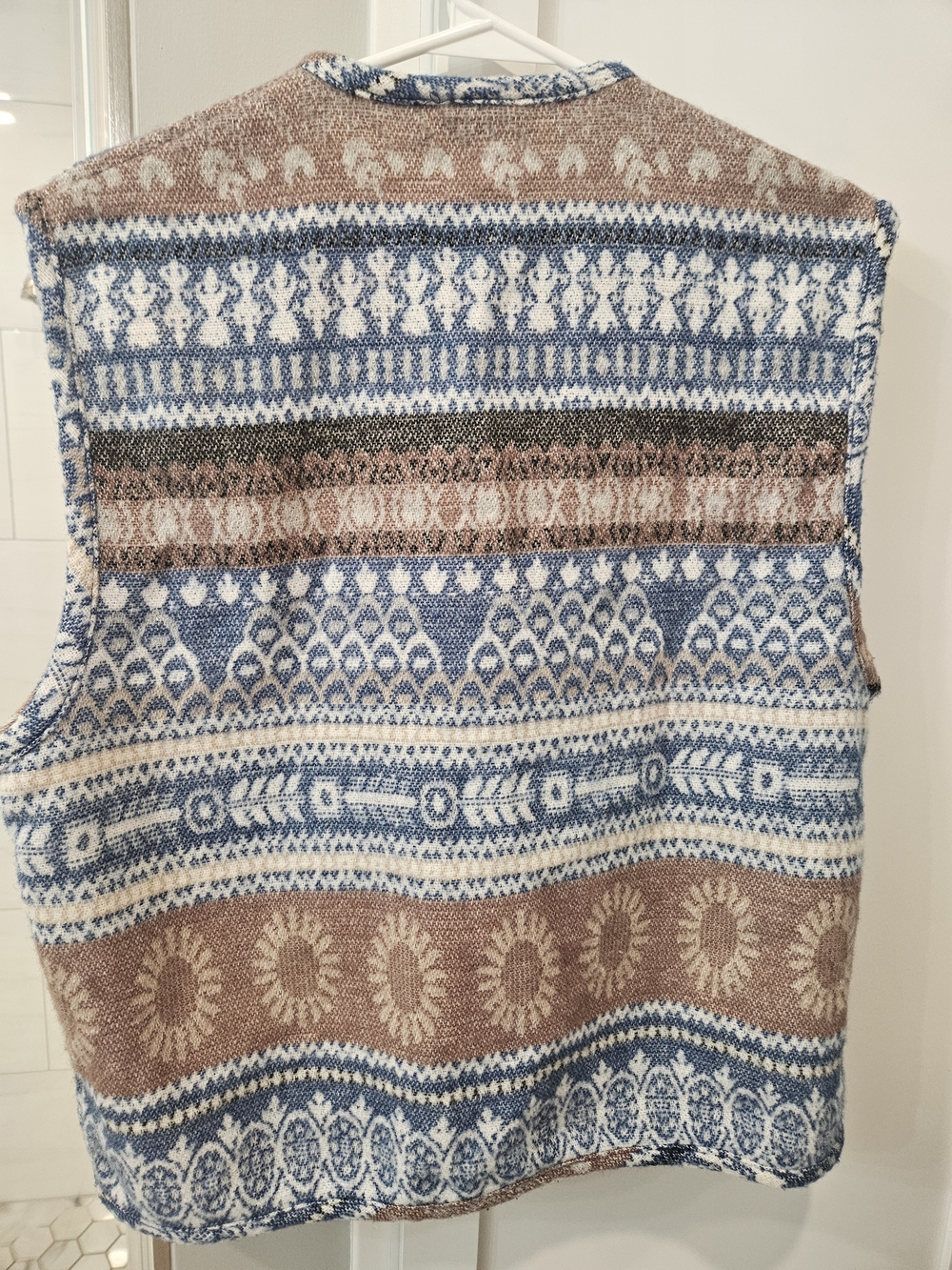 Women's Van Heusen Fair Isle Knit Vest, Size Medium - Picture 2 of 5